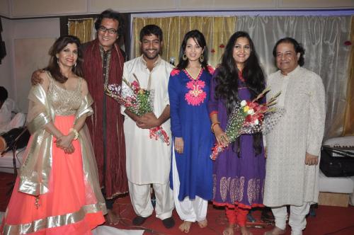Bina-Aziz-Talat-Aziz-Anup-Jalota-with-new-Talent-Ali-Abbas-Rajnigandha1